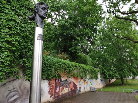 Frank Zappa Statue